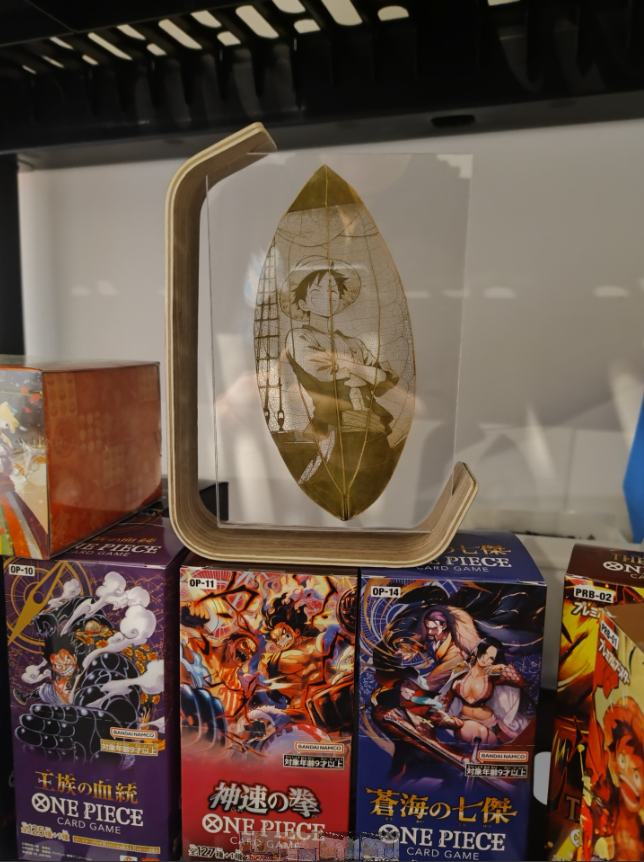 Custom Anime Leaf Carvings: Pokémon & One Piece Art